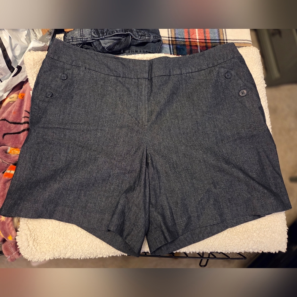 Sandro Woman: Women's Sailor Bermuda Trouser Shorts.  Size 22W